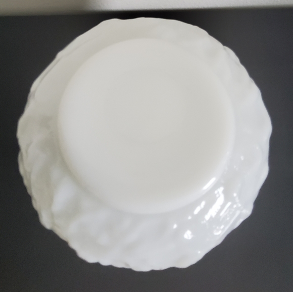 Vintage E.O. Brody Co Opaque Milk Glass Vase - Picture 7 of 7